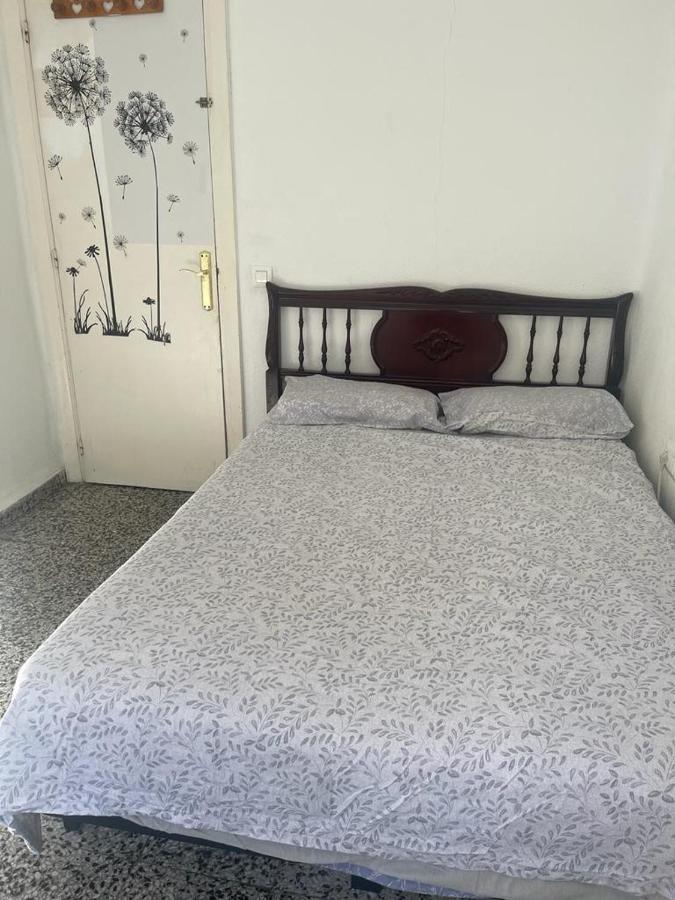 Apartamento De Habitaciones Privadas En El Centro De Málaga Eksteriør billede