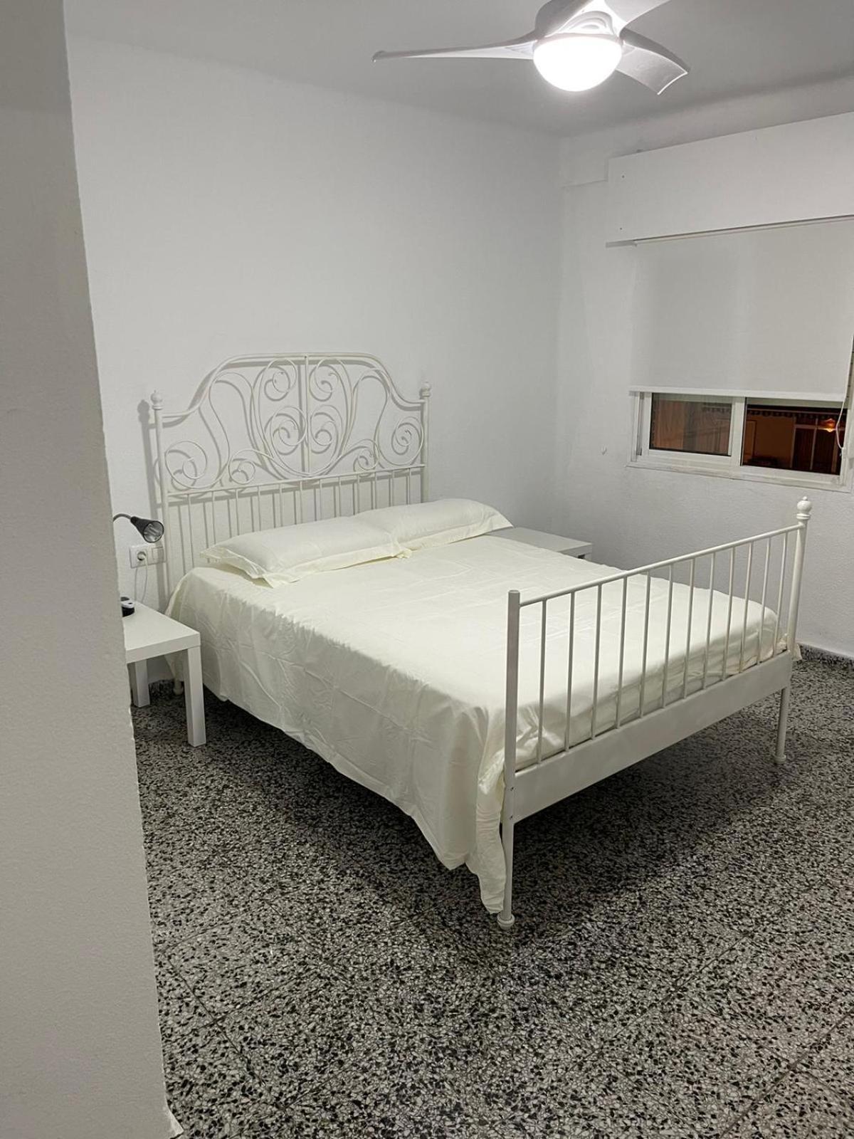 Apartamento De Habitaciones Privadas En El Centro De Málaga Eksteriør billede